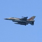 General Dynamics F-16 Fighting Falcon. שלושה  בזים בבאז אחד